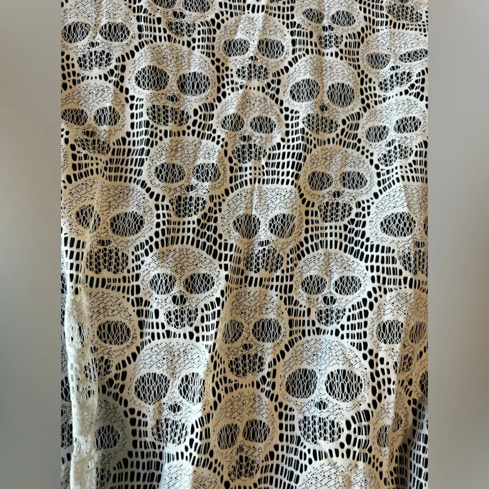 Black & Cream Skull Infinity Scarf